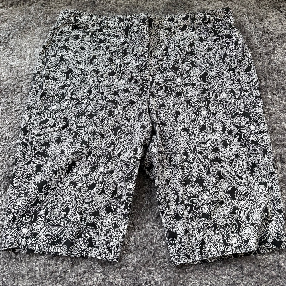 Briggs New York 18W Paisley Patterned Shorts Black and White